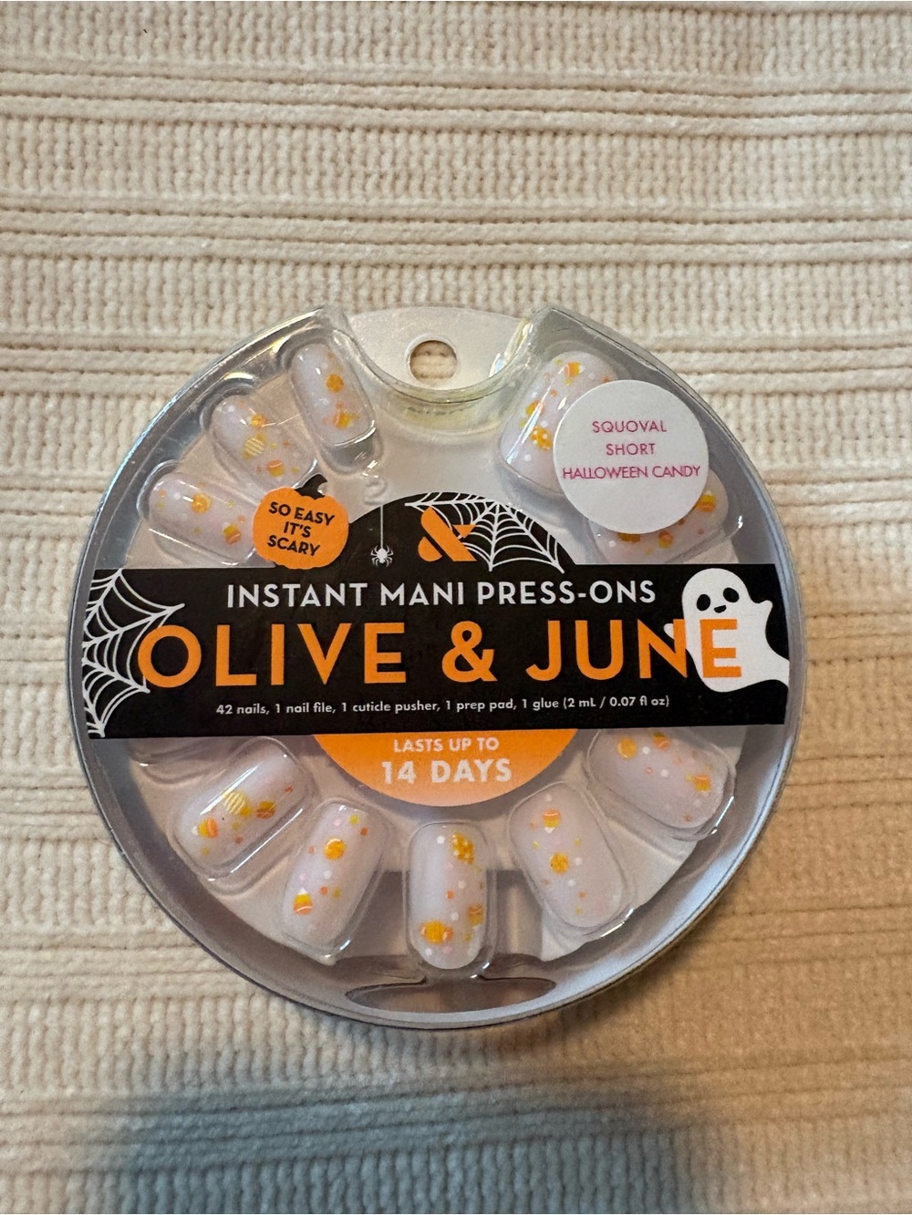 Olive & June Instant Mani Press-On Nails Candy Corn Design Halloween Candy